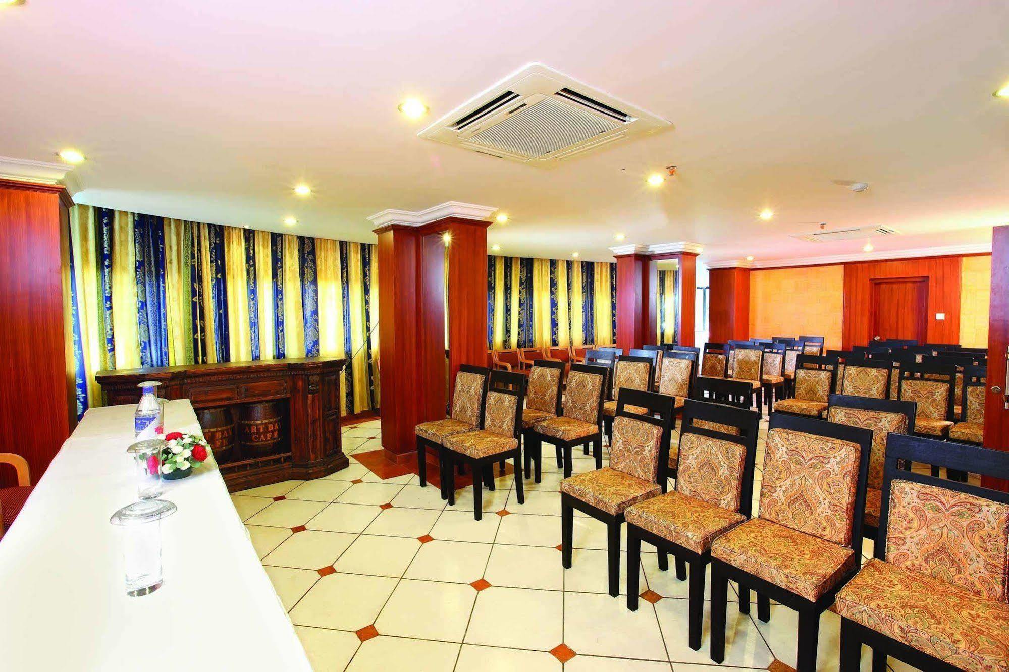 翡翠套房酒店 Kochi 外观 照片